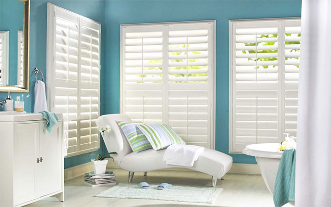 Full window plantation shutters